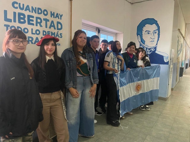 La Secundaria N 17 de Sierra Chica festej el 9 de Julio